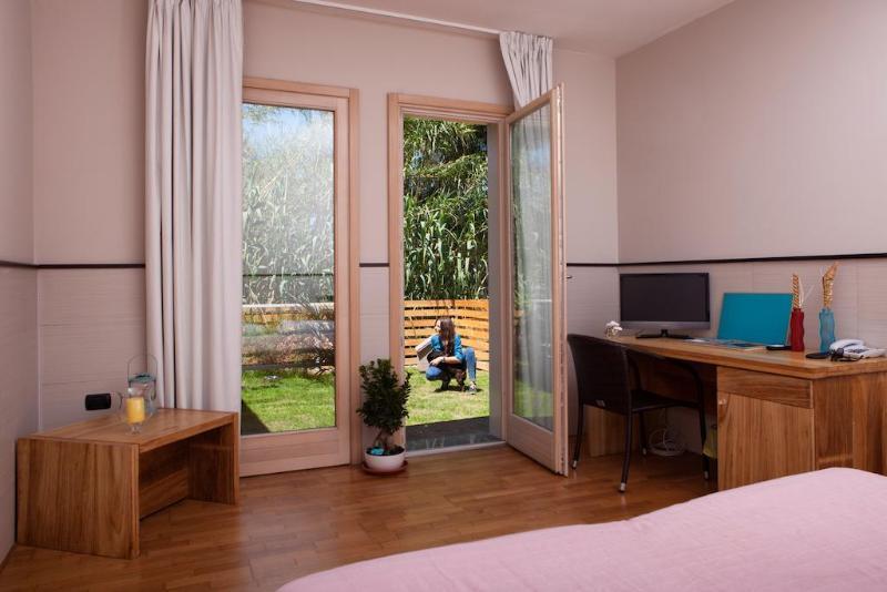 Plana Hotel Castel Volturno Bagian luar foto