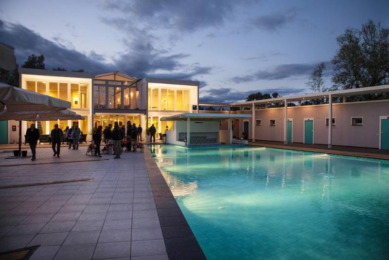 Plana Hotel Castel Volturno Bagian luar foto